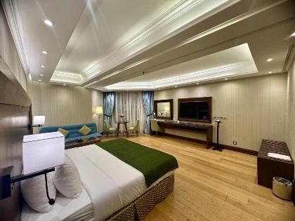 Jeddah Grand Hotel - image 3