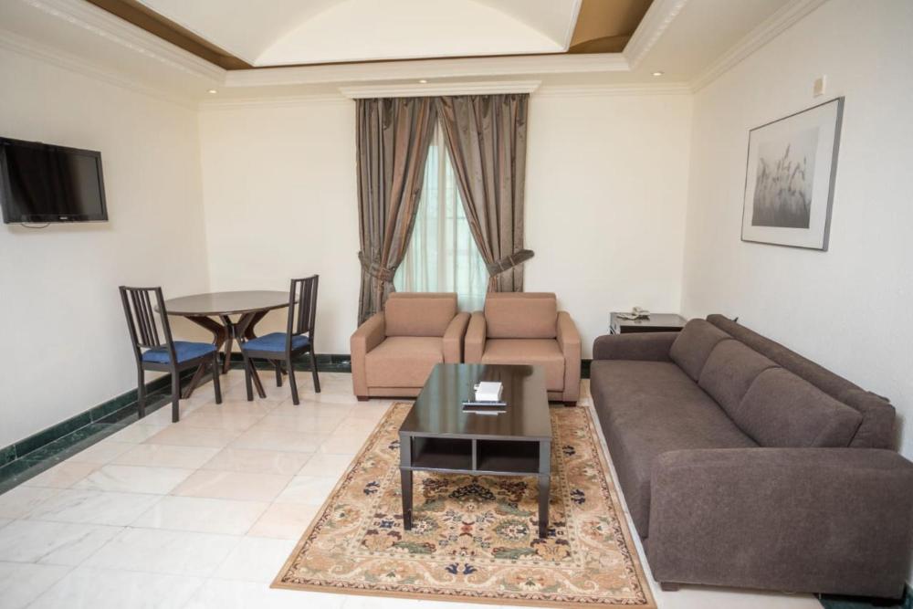 Delmon Hotel Suites - image 6