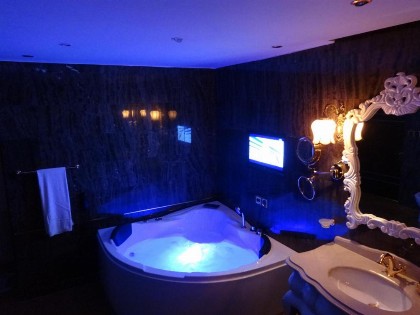 Orans Suites 4 - image 7