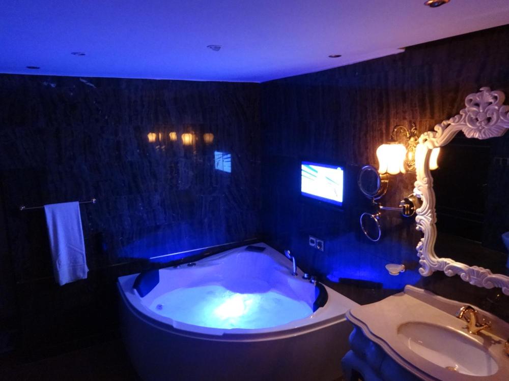 Orans Suites 4 - image 7