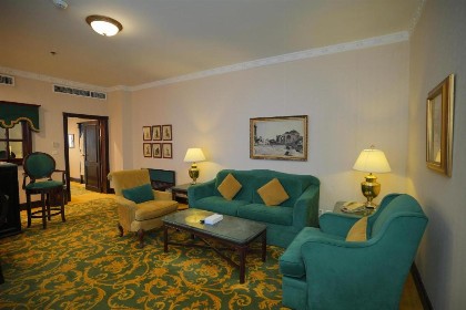 Habitat Hotel All Suites - image 18
