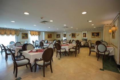 Habitat Hotel All Suites - image 19