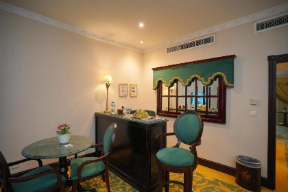 Habitat Hotel All Suites - image 7