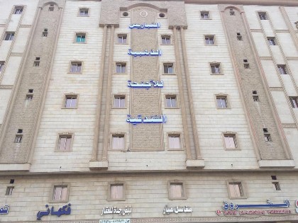 النباريس الذهبية AL Nabarees Al Zahabya - image 1
