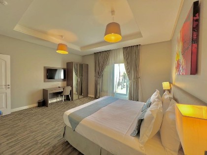 Loren Suites Corniche - image 9