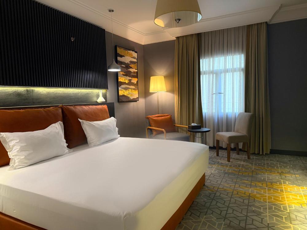 Crown Town Hotel - image 5