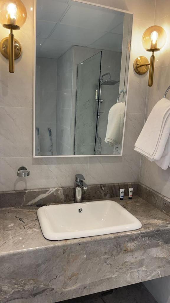 Damac Al Jawharah Tower Apartments - image 4