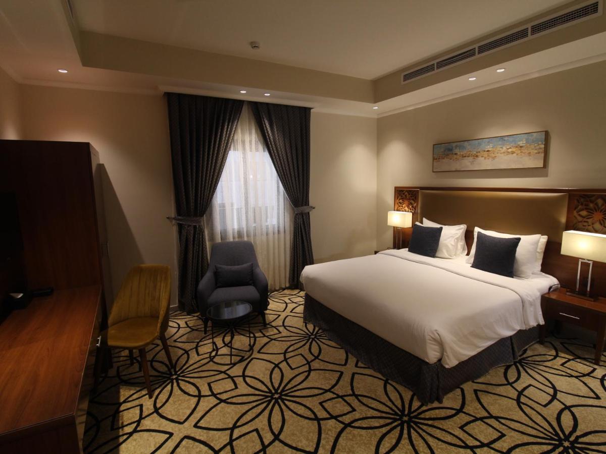 Lotaz Hotel Suites - Al Salamah - image 2