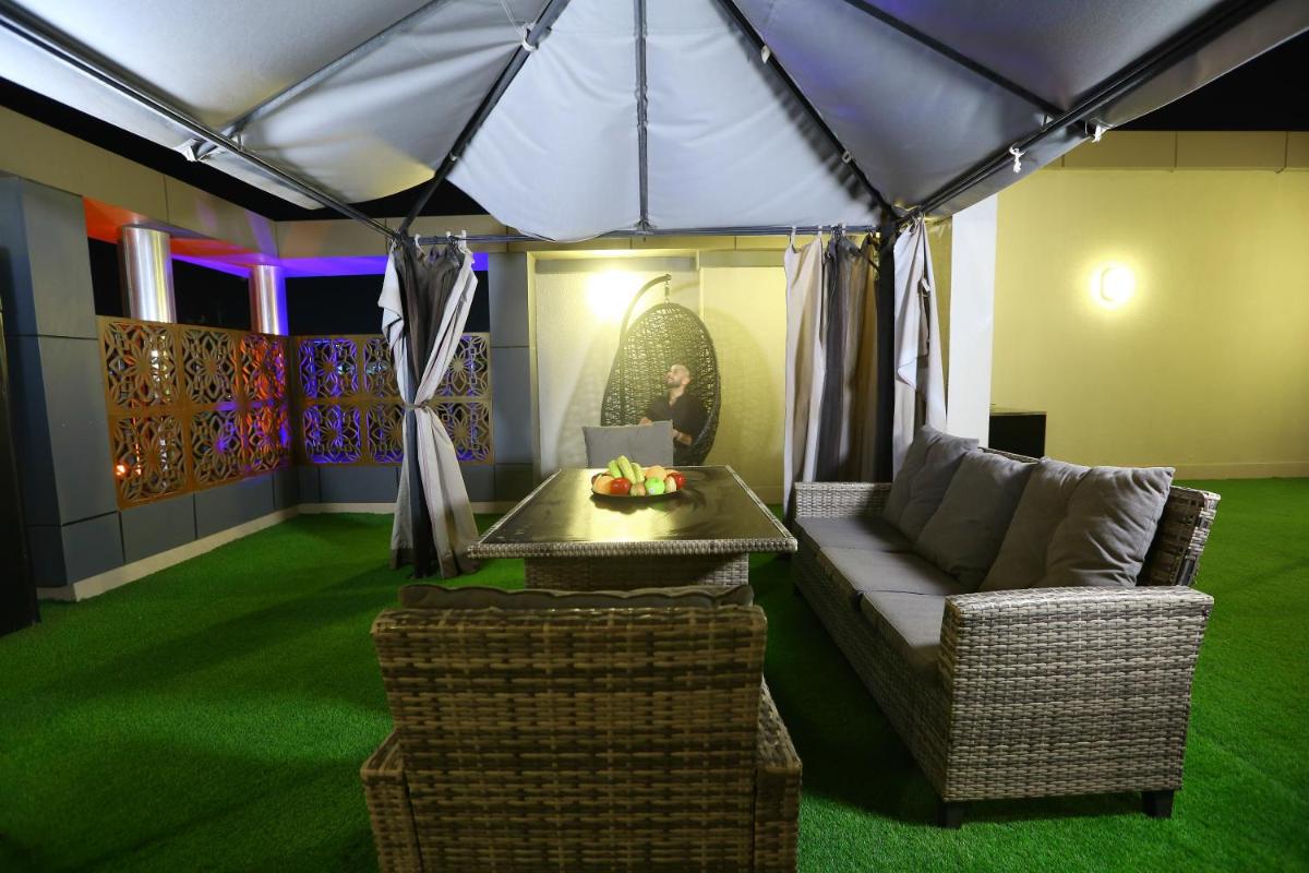 Lotaz Hotel Suites - Al Salamah - image 3
