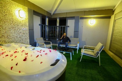 Lotaz Hotel Suites - Al Salamah - image 6