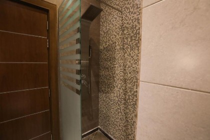Diamond Tower Hotel - image 5