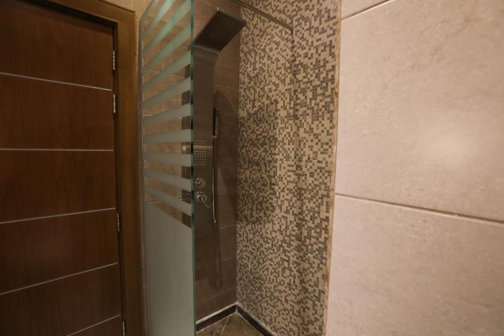 Diamond Tower Hotel - image 5