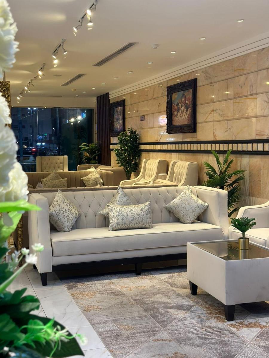 Diva Hotel Suites - image 2