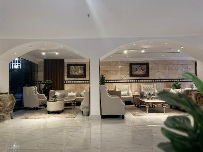 Diva Hotel Suites - image 9