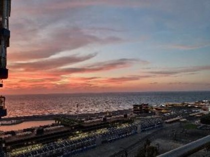 Apartment overlooking the sea and the FormulaTower - image 1