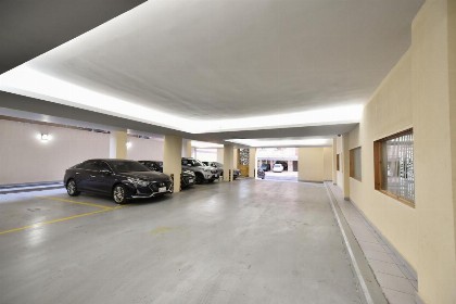 Luxury apartment Rentals - image 4