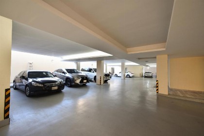 Luxury apartment Rentals - image 6