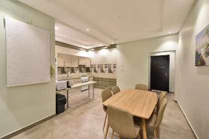 Luxury apartment Rentals - image 8