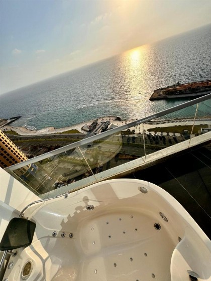 Damac Apartment شقة مع جاكوزي بإطلالة بحرية - image 13