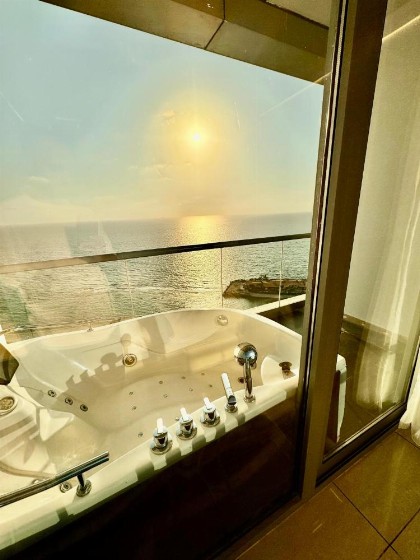 Damac Apartment شقة مع جاكوزي بإطلالة بحرية - image 14