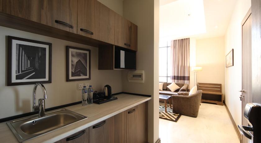 Gladiolus Hotel - image 5