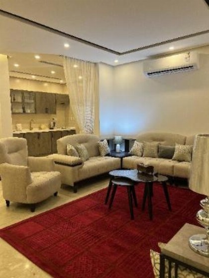 A quiet self-entry apartment - image 4