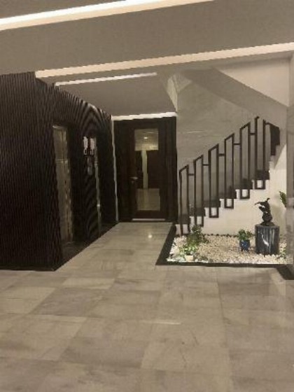 A quiet self-entry apartment - image 9