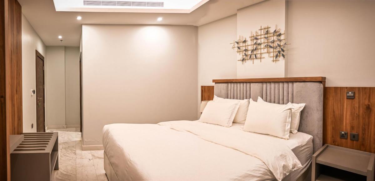 sas blue suites - image 3