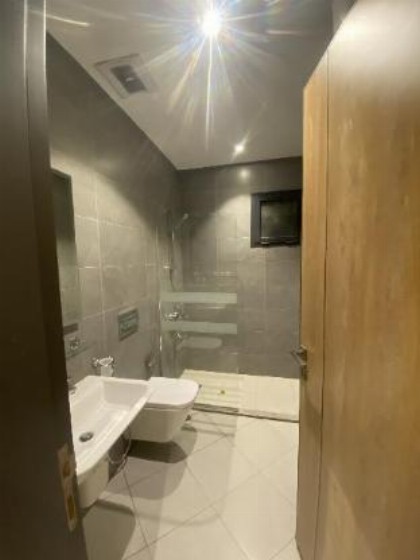 Modern & Cozy 2 Bedroom + Private Roof! - image 2