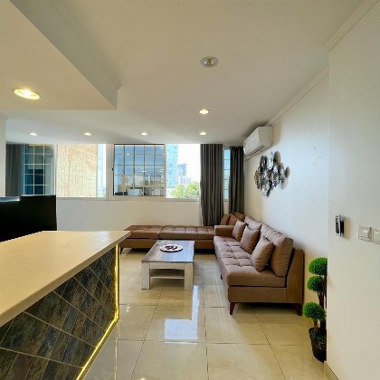 Urban Luxury Apartment - image 1