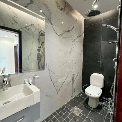 Urban Luxury Apartment - image 10