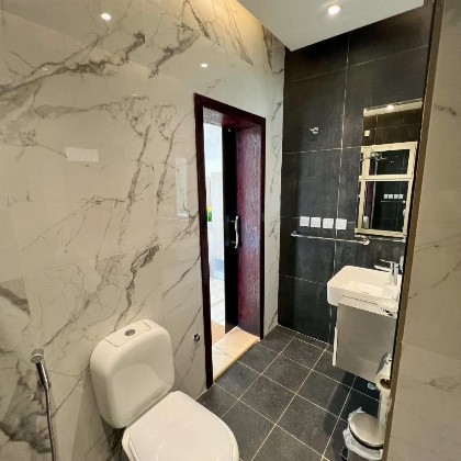 Urban Luxury Apartment - image 13