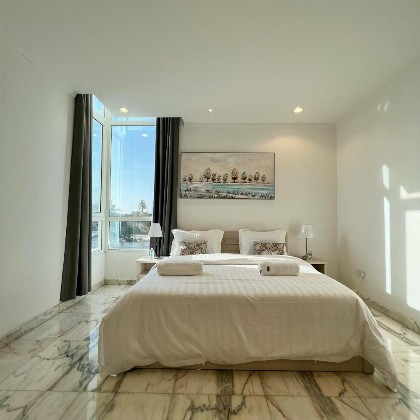 Urban Luxury Apartment - image 14