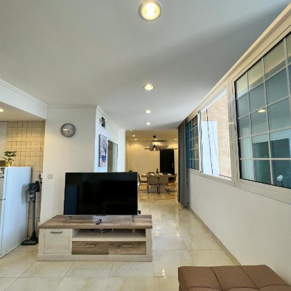Urban Luxury Apartment - image 15