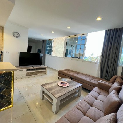Urban Luxury Apartment - image 2
