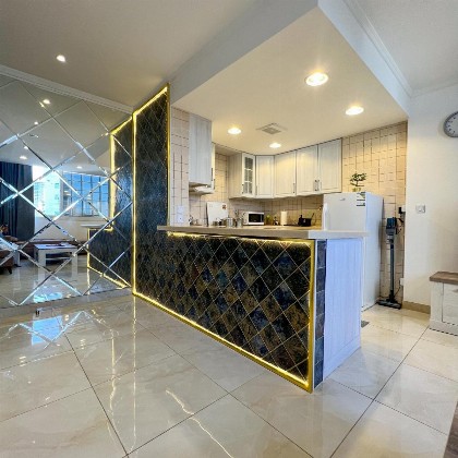 Urban Luxury Apartment - image 3