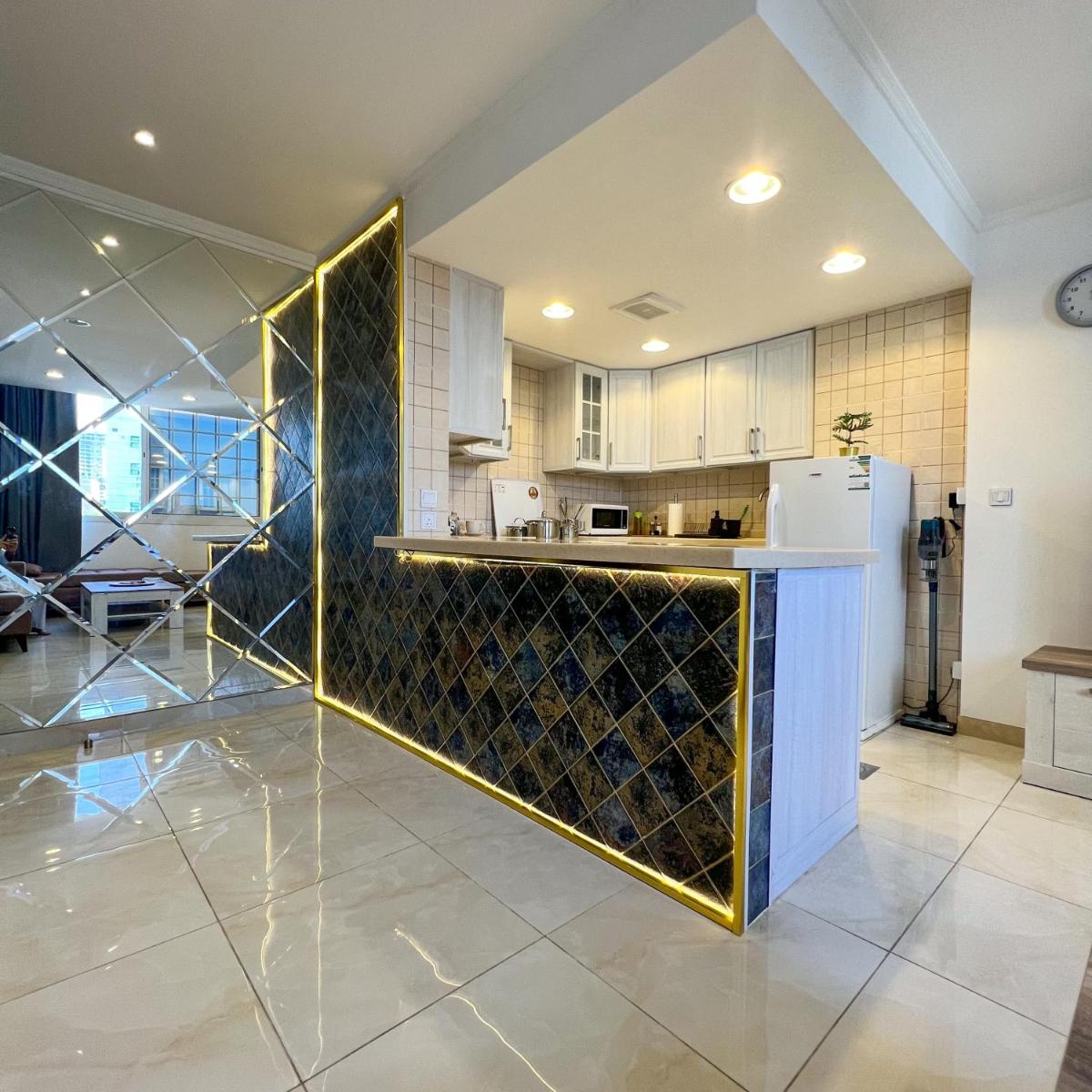 Urban Luxury Apartment - image 3