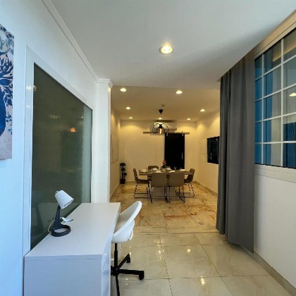 Urban Luxury Apartment - image 4