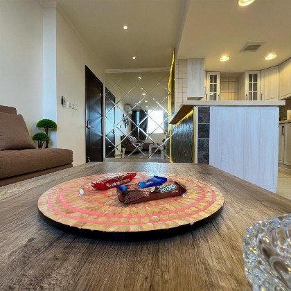 Urban Luxury Apartment - image 5