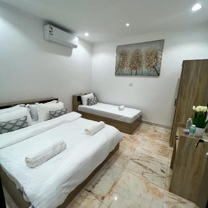 Urban Luxury Apartment - image 7