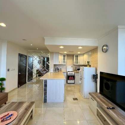 Urban Luxury Apartment - image 8