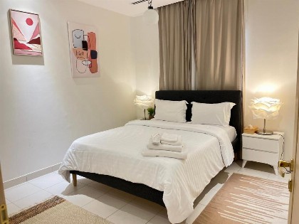 Chic/Elegant 4 Bedrooms… - image 9