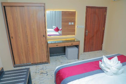 Red Fall Hotel - image 10