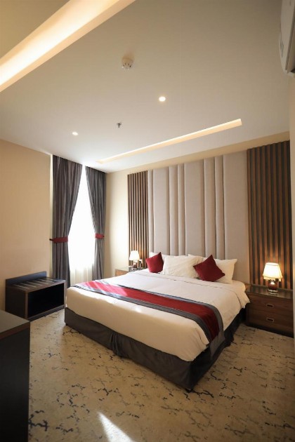 Red Fall Hotel - image 2