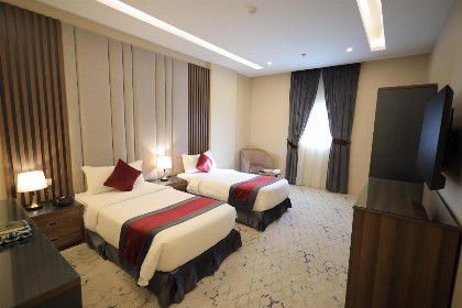 Red Fall Hotel - image 3