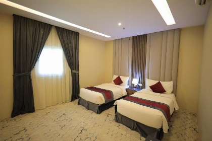 Red Fall Hotel - image 4