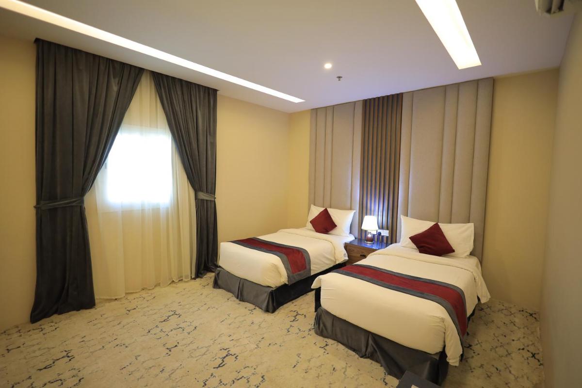 Red Fall Hotel - image 4
