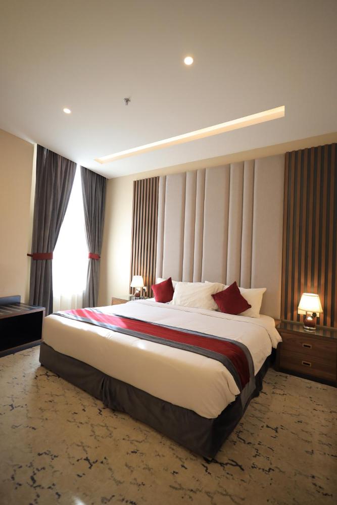 Red Fall Hotel - image 5