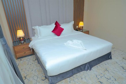 Red Fall Hotel - image 7