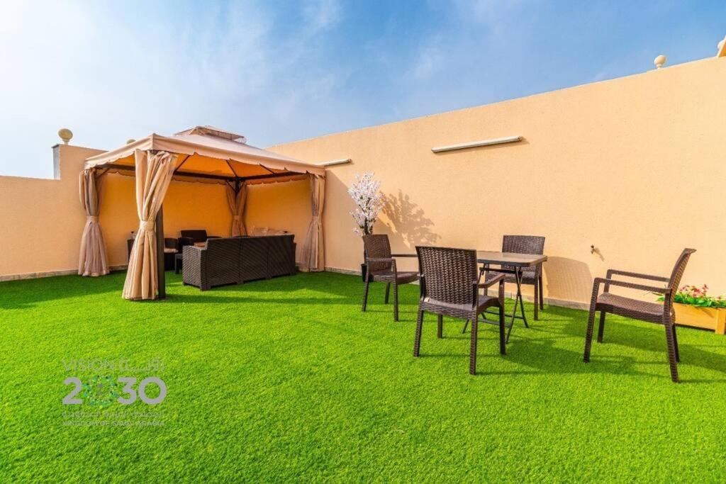 Roof apartment self entry - main image